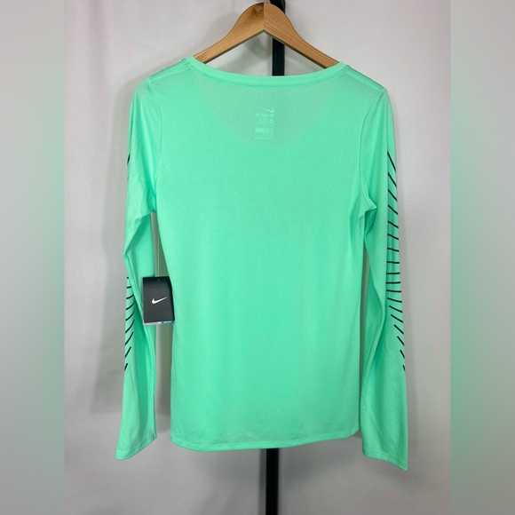 NWT Nike Legend Scoop Neck Women's Long Sleeve DriFt T-Shirt (Size M) - Picture 3 of 14